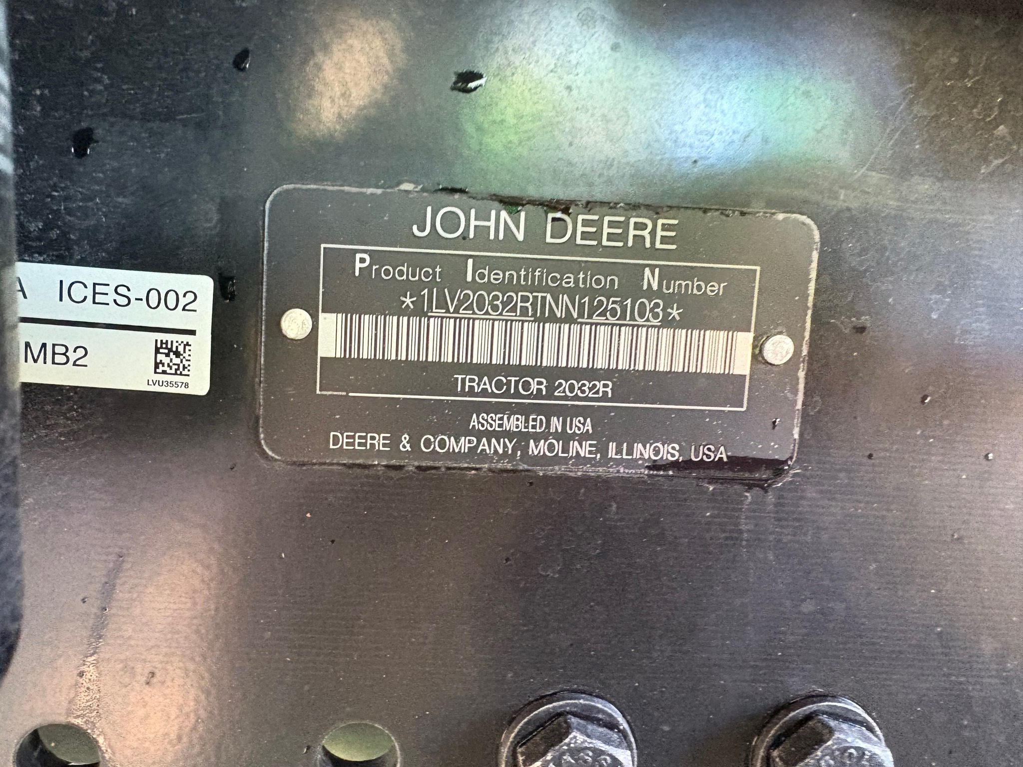 2022 John Deere 2032R Image 18