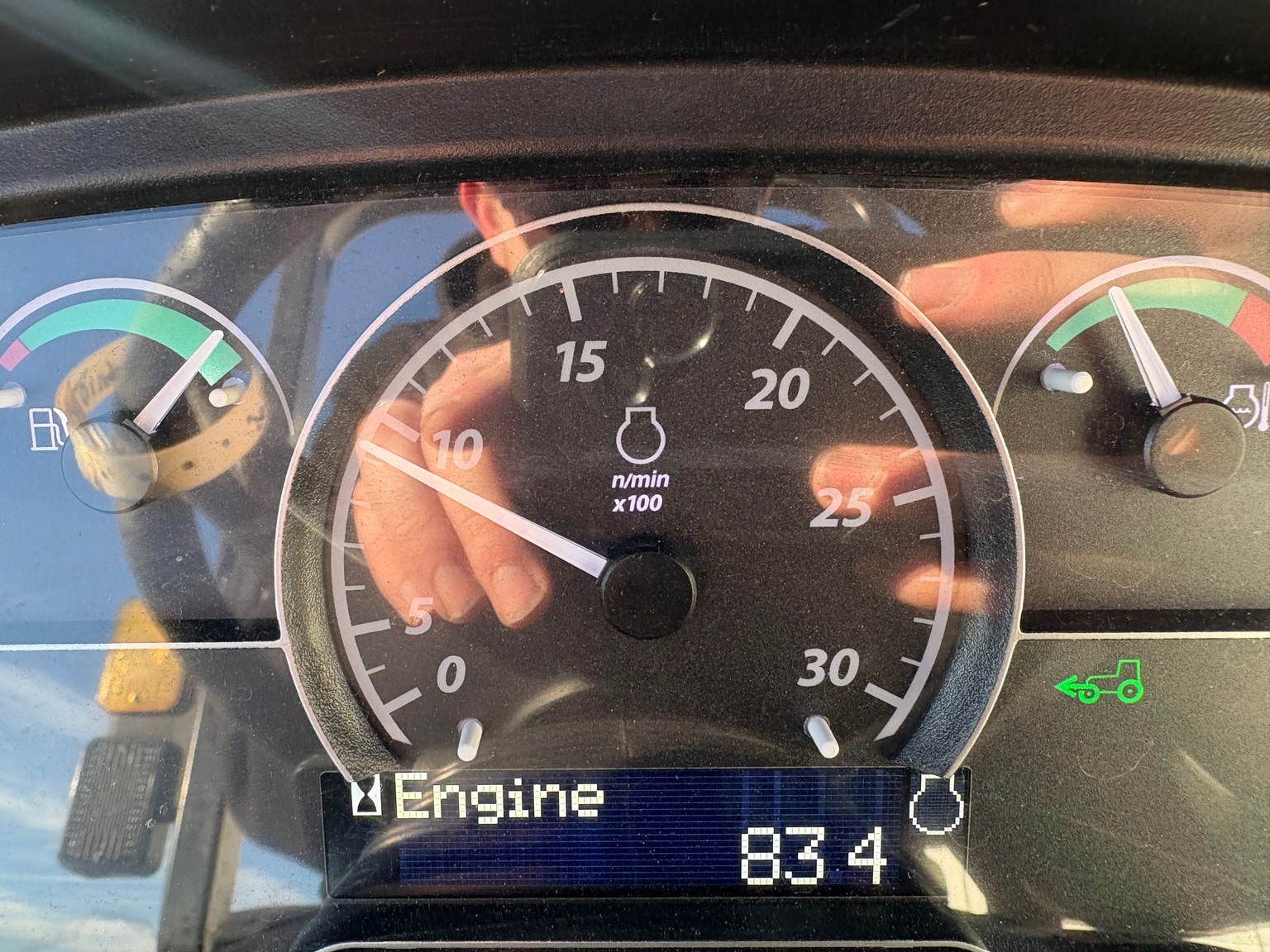 2022 John Deere 2032R Image 17