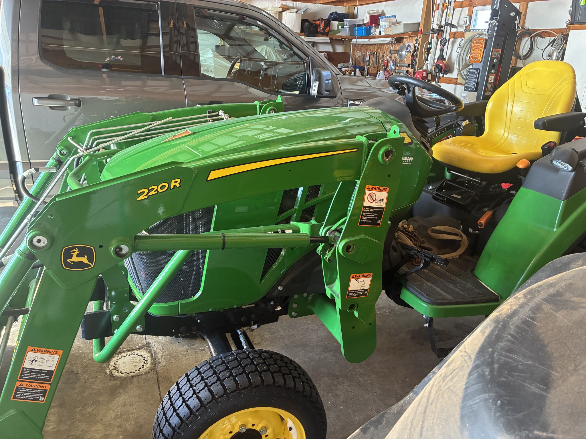 2021 John Deere 2038R Image 4