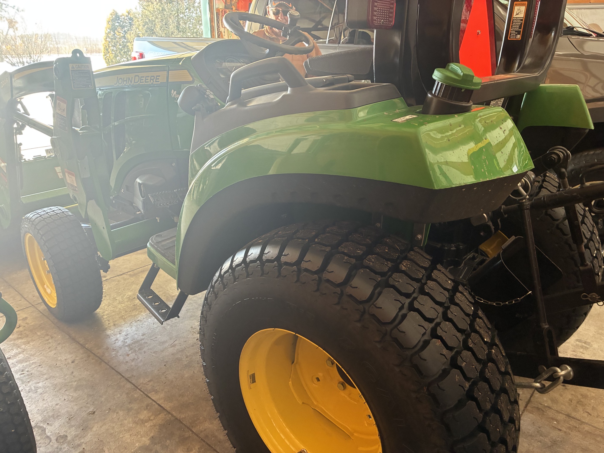 2021 John Deere 2038R Image 5