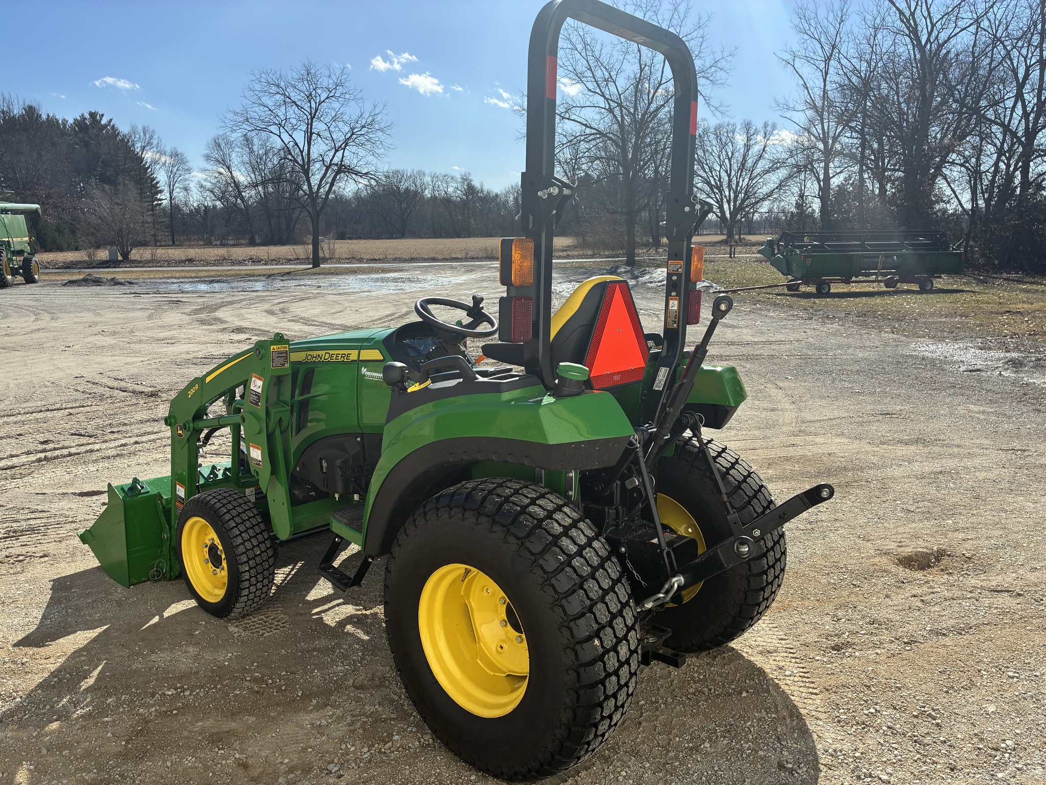 2021 John Deere 2038R Image 5