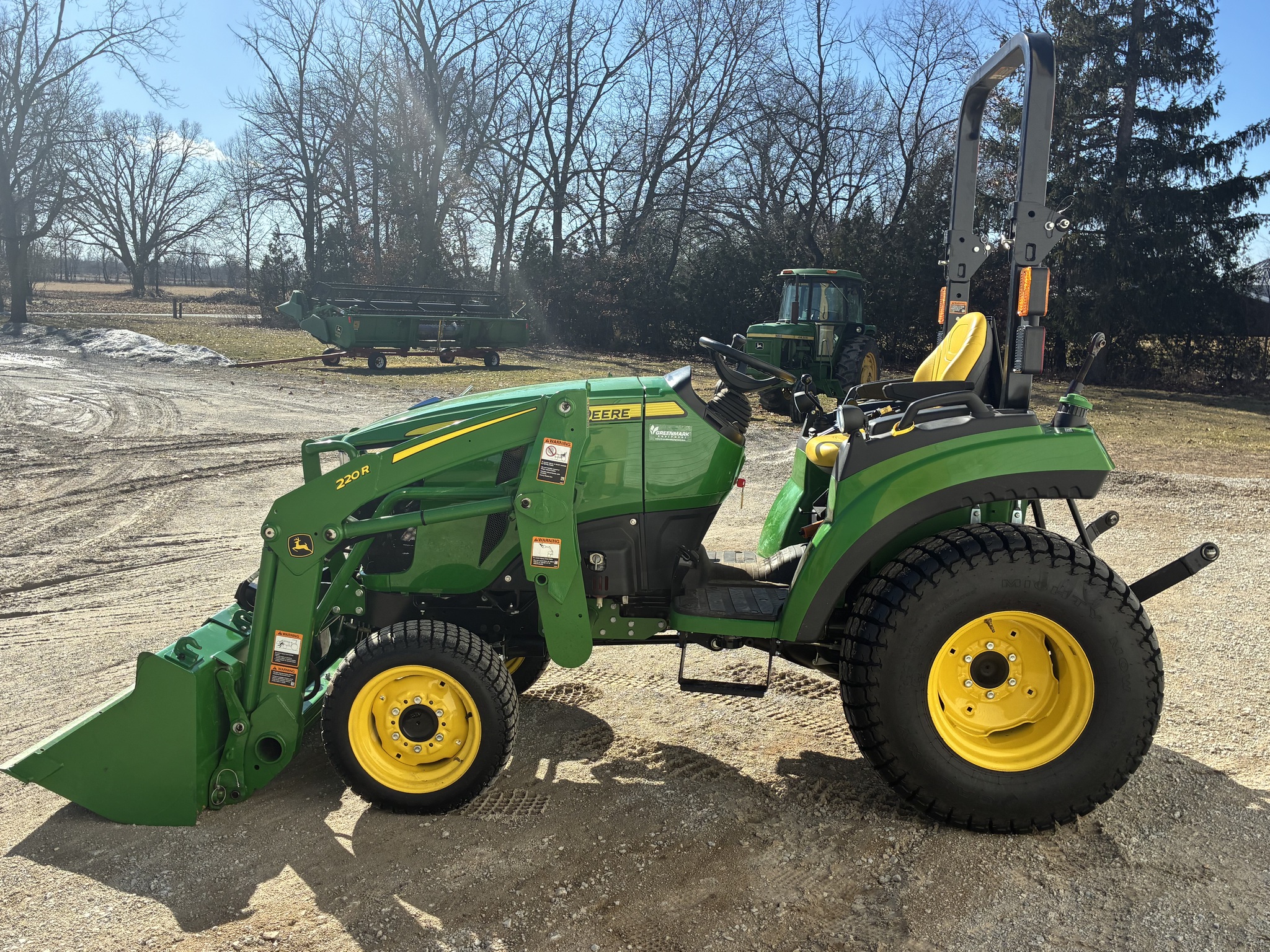 2021 John Deere 2038R Image 6