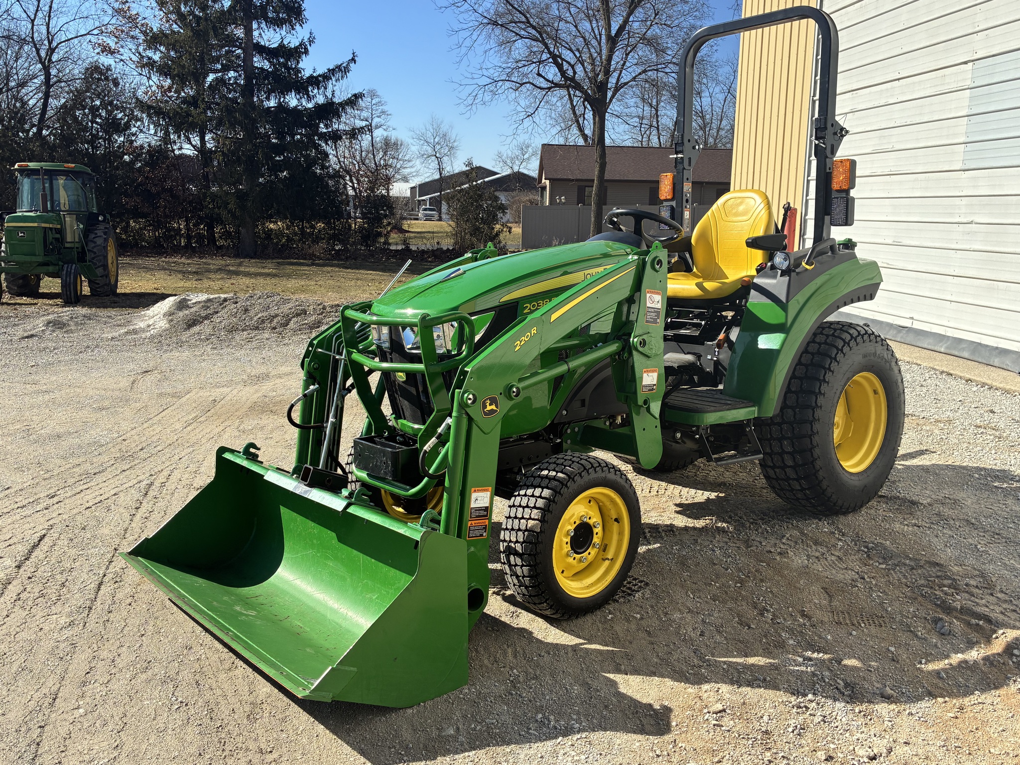 2021 John Deere 2038R Image 7