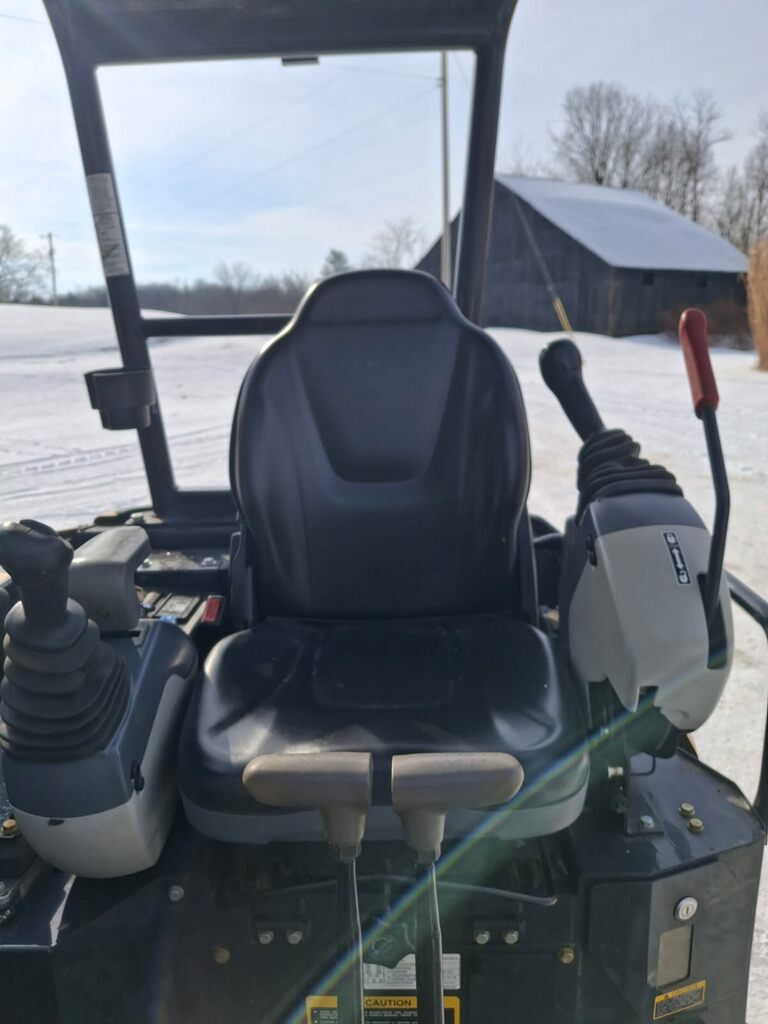 2022 John Deere 26G Image 7