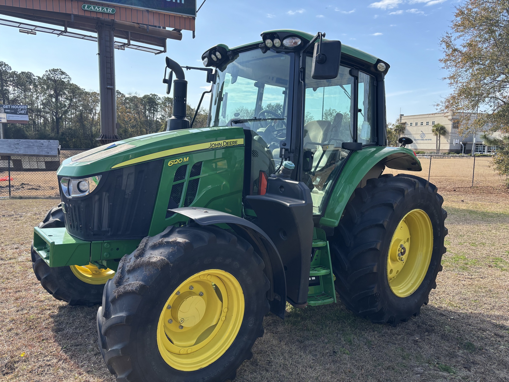 John Deere 6120M Image 1