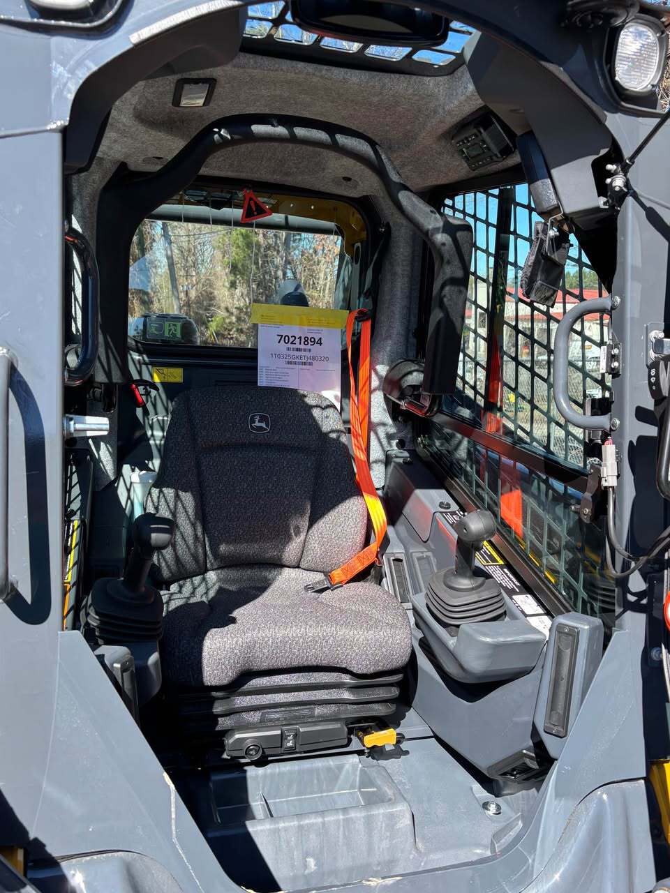 2026 John Deere 325G Image 5