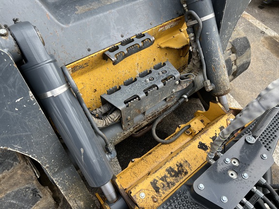 2022 John Deere 333G