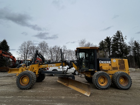 Photo of a 2005 John Deere 772D