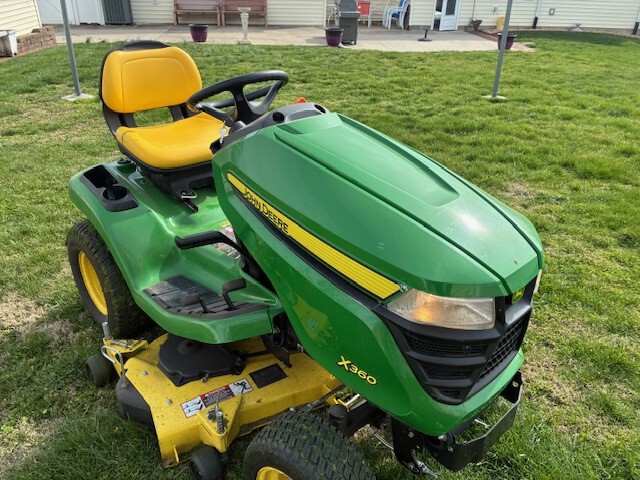 Used 2015 John Deere X360 Lawn & Garden Tractors at Koenig Equipment in Greensburg, IN - PhotoXL1