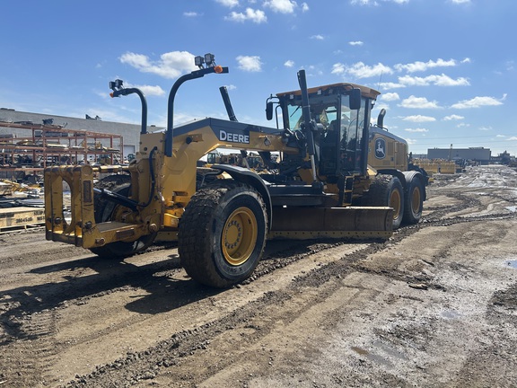 Photo of a 2021 John Deere 772G