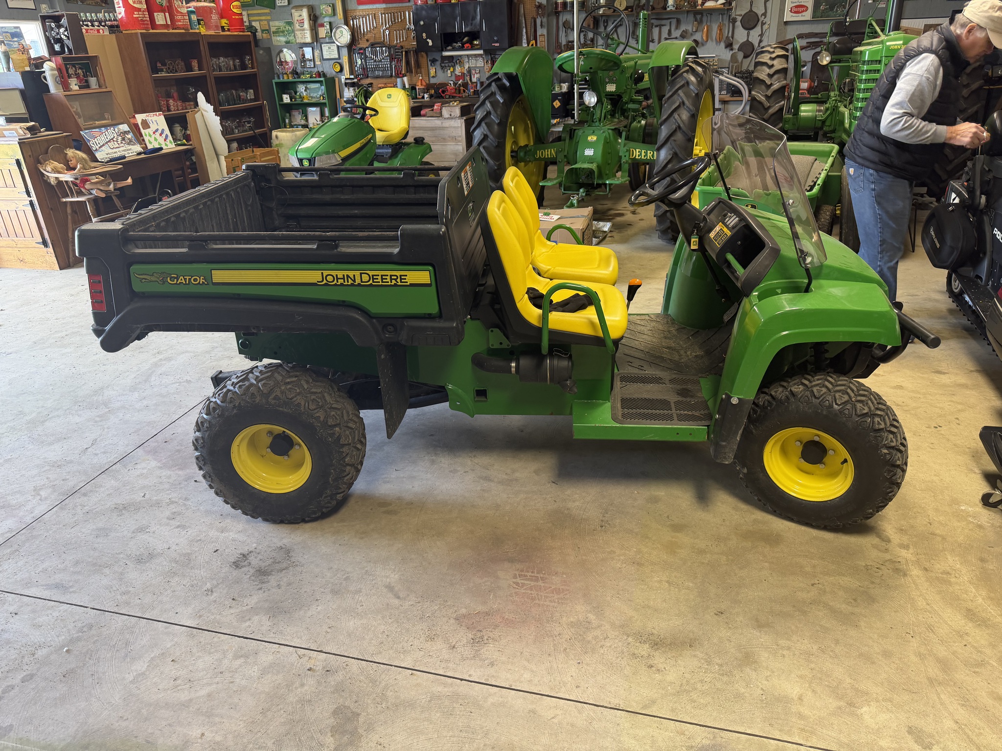 2013 John Deere TX 4X2 Image 2
