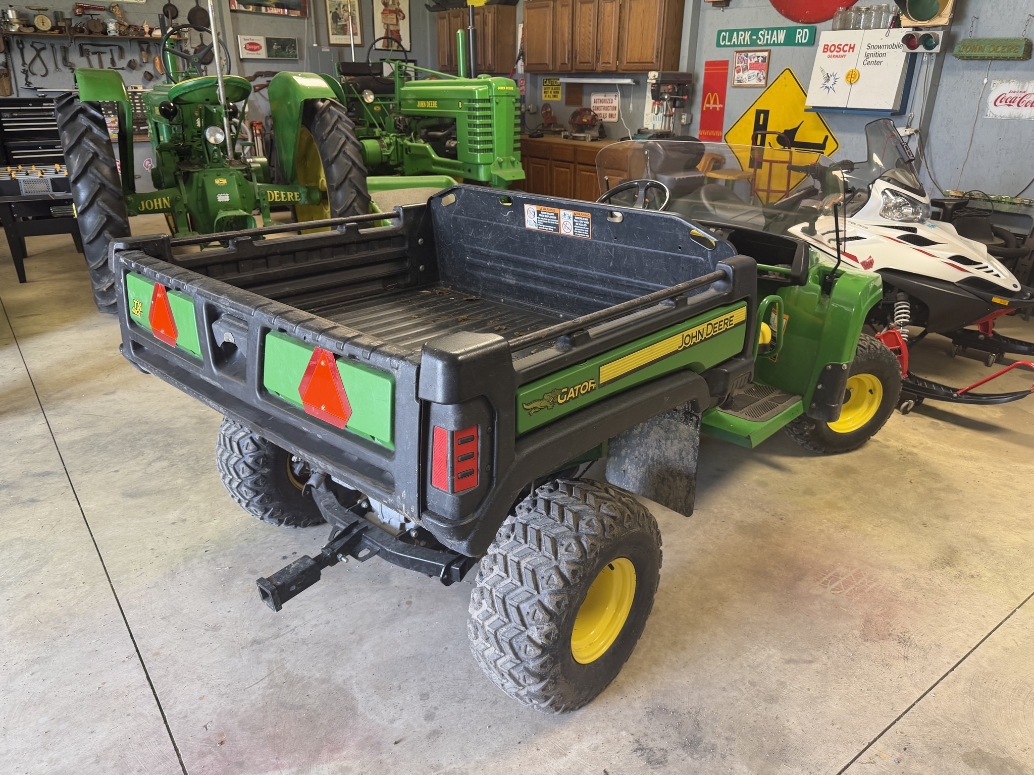 2013 John Deere TX 4X2 Image 3