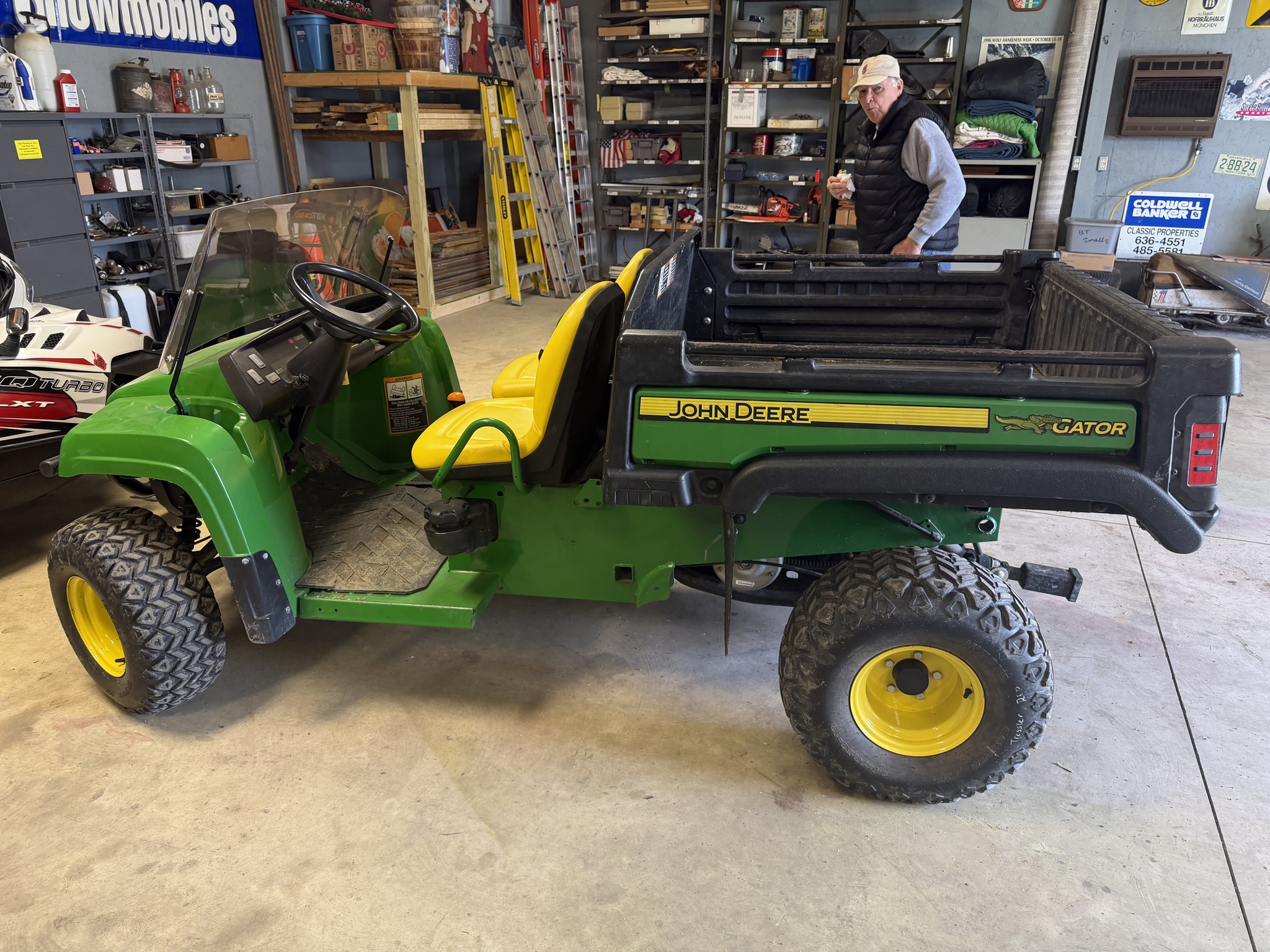 2013 John Deere TX 4X2 Image 5