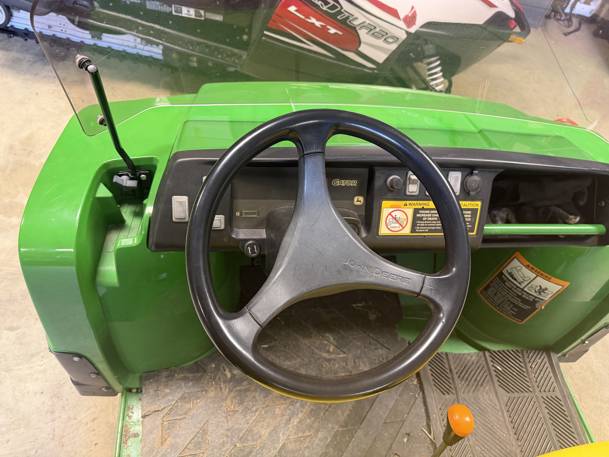 2013 John Deere TX 4X2 Image 9