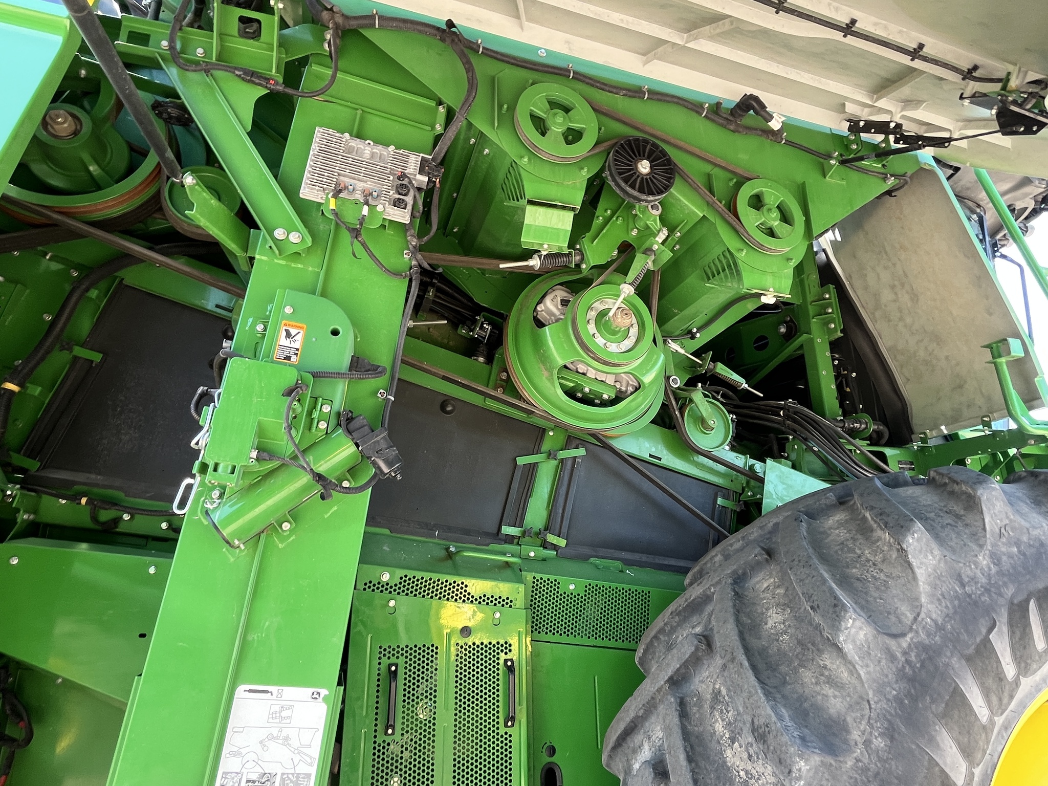 2024 John Deere X9 1100 Image 6
