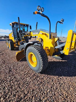 Photo of a 2023 John Deere 772G