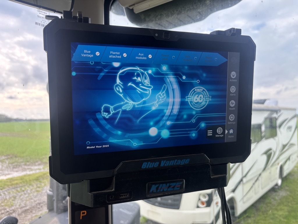 2021 Kinze 3665 Image 6