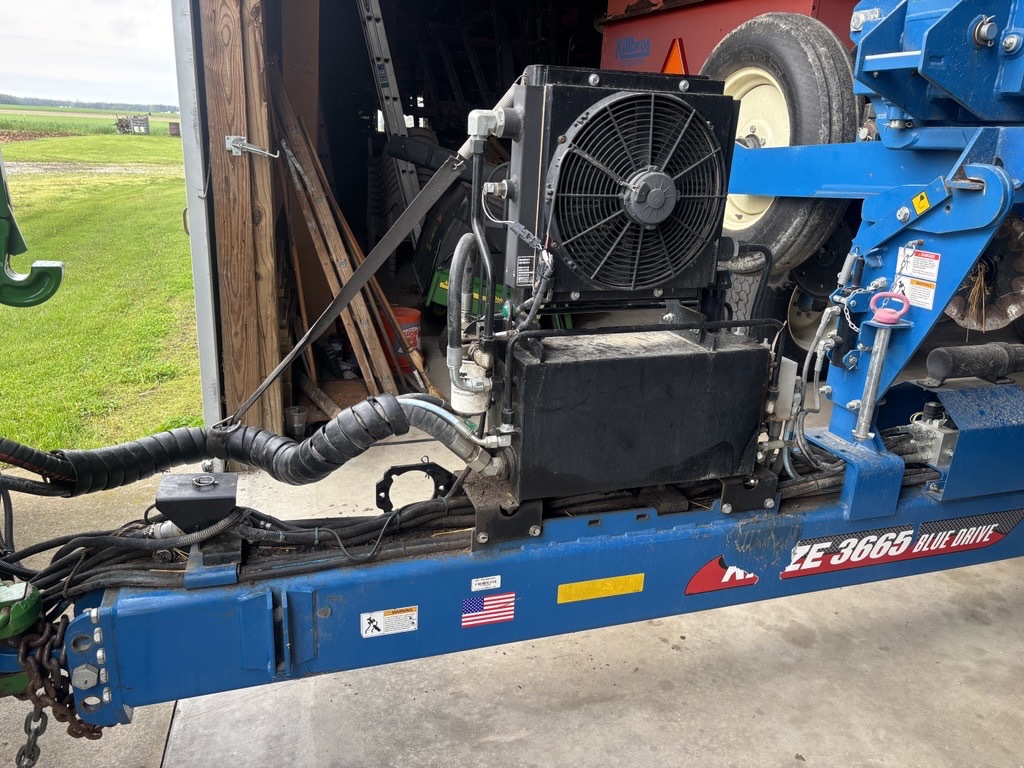2021 Kinze 3665 Image 5