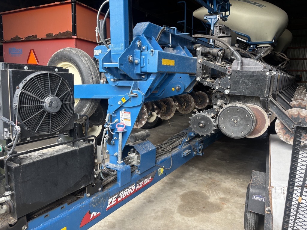 2021 Kinze 3665 Image 17
