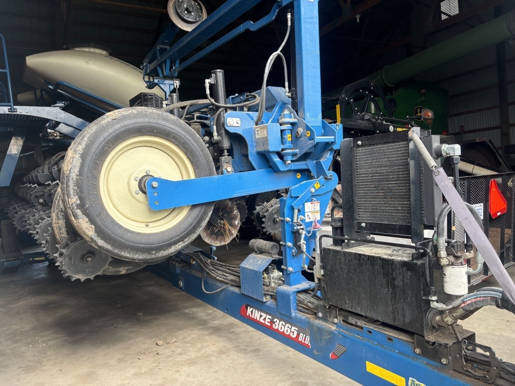 2021 Kinze 3665 Image 16