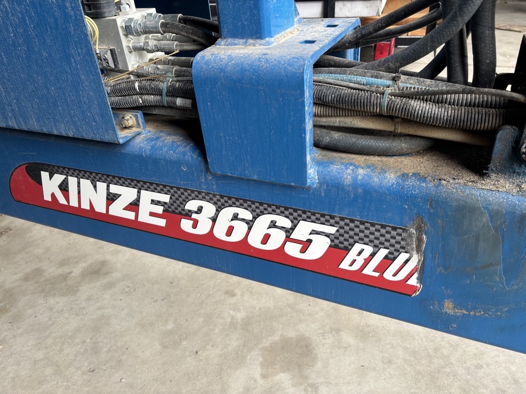 2021 Kinze 3665 Image 10
