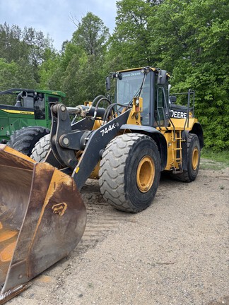 Photo of a 2018 John Deere 744K
