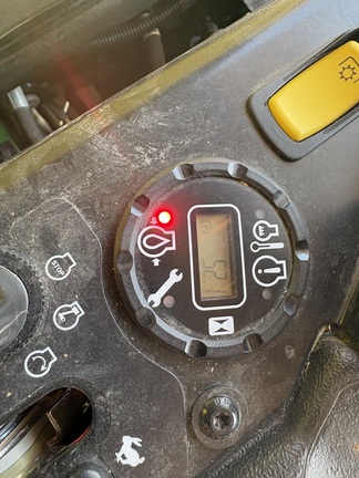 2024 John Deere Z930R - Photo8