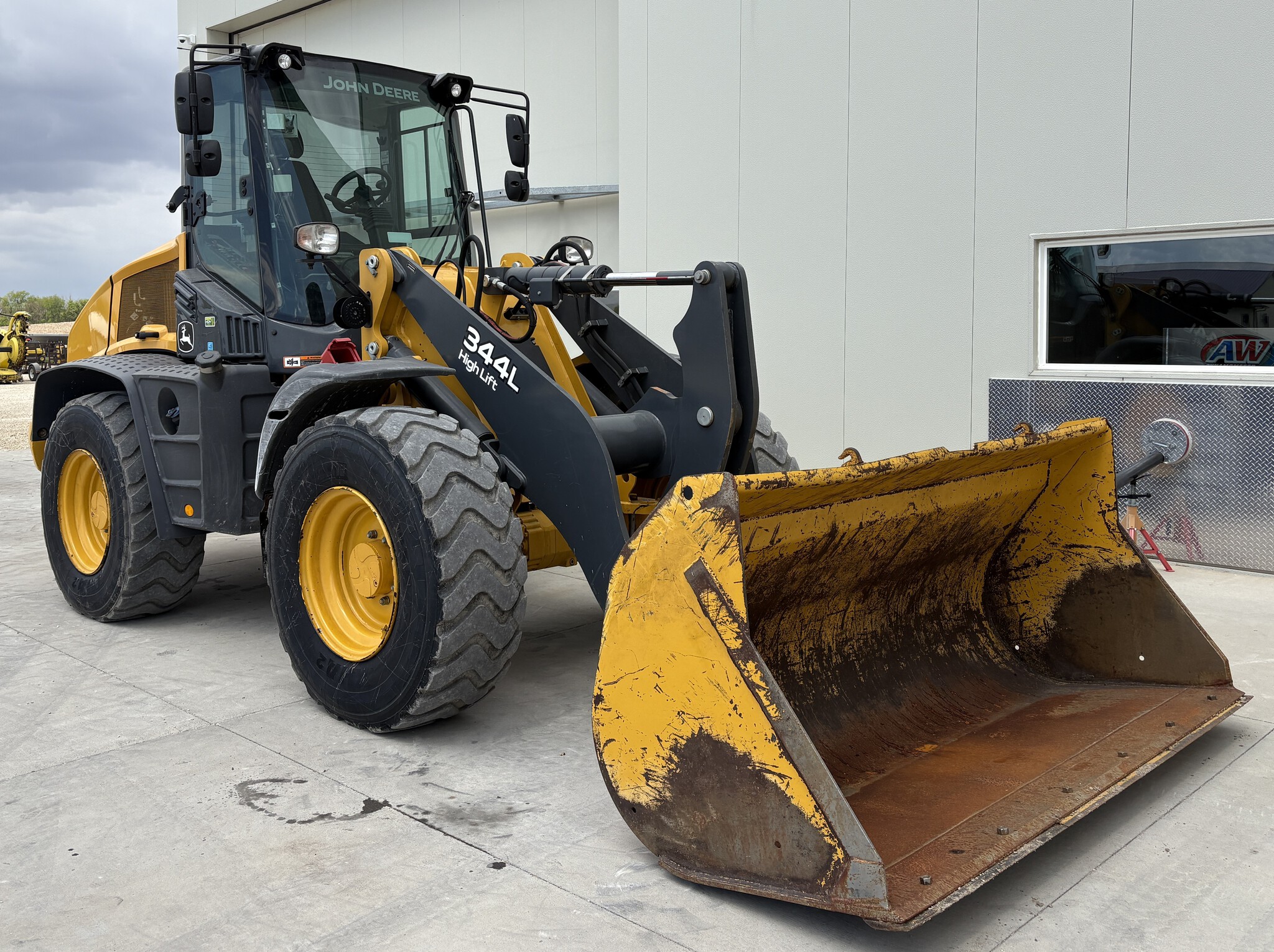 Used 2020 John Deere 344L Wheel Loaders at Koenig Equipment in Urbana, OH - PhotoXL3
