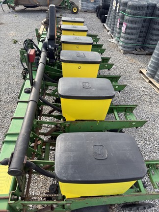 1999 John Deere 1700