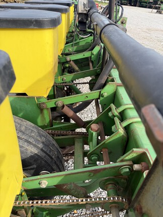 1999 John Deere 1700