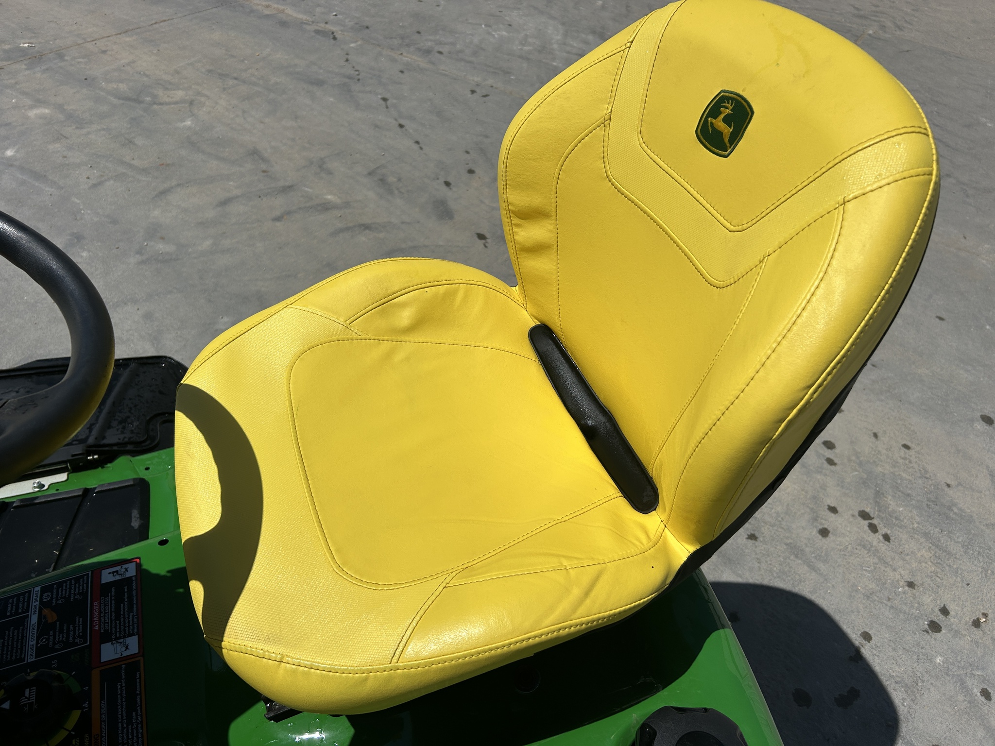 2025 John Deere X380 Image 6