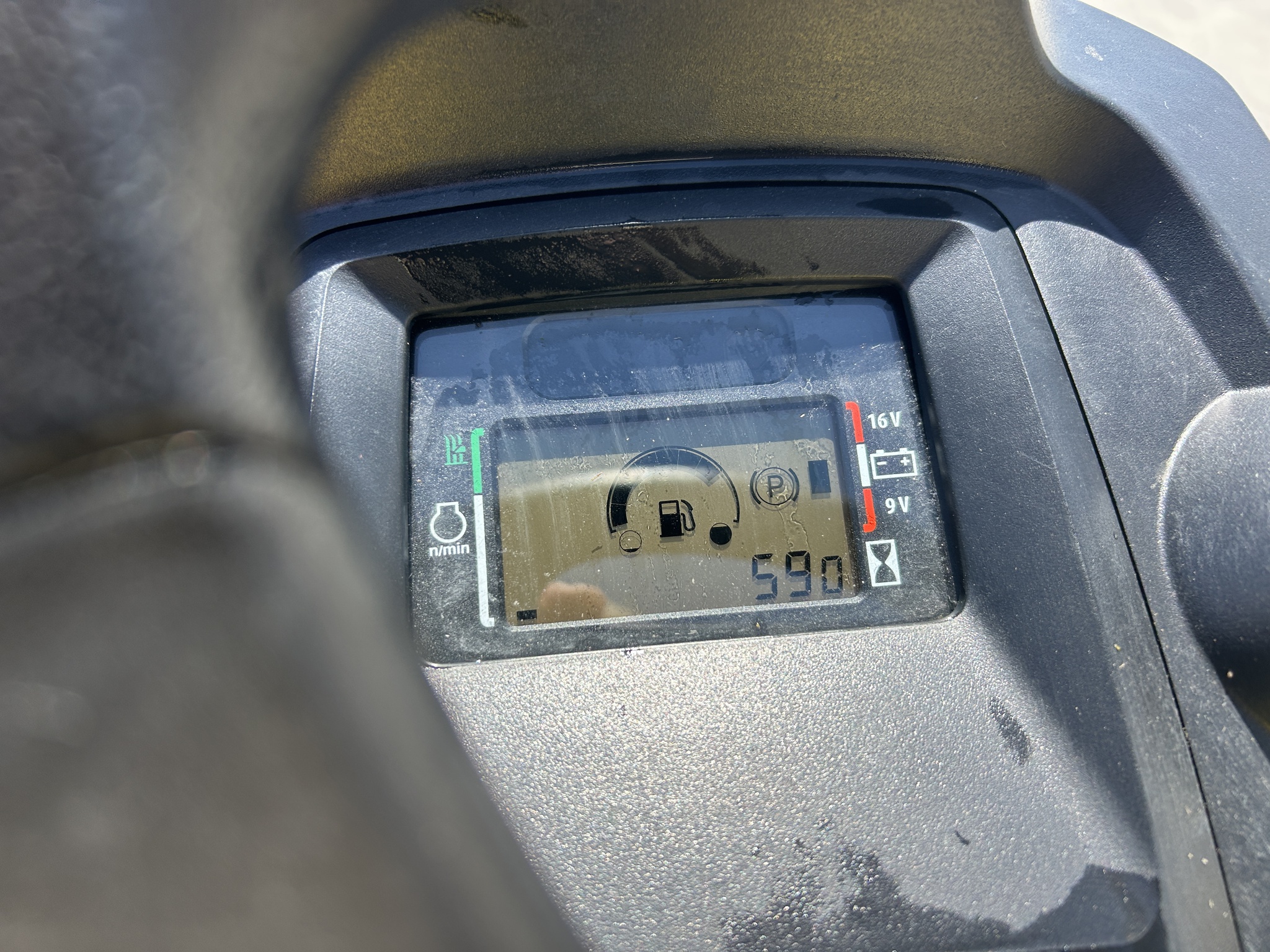 2025 John Deere X380 Image 8