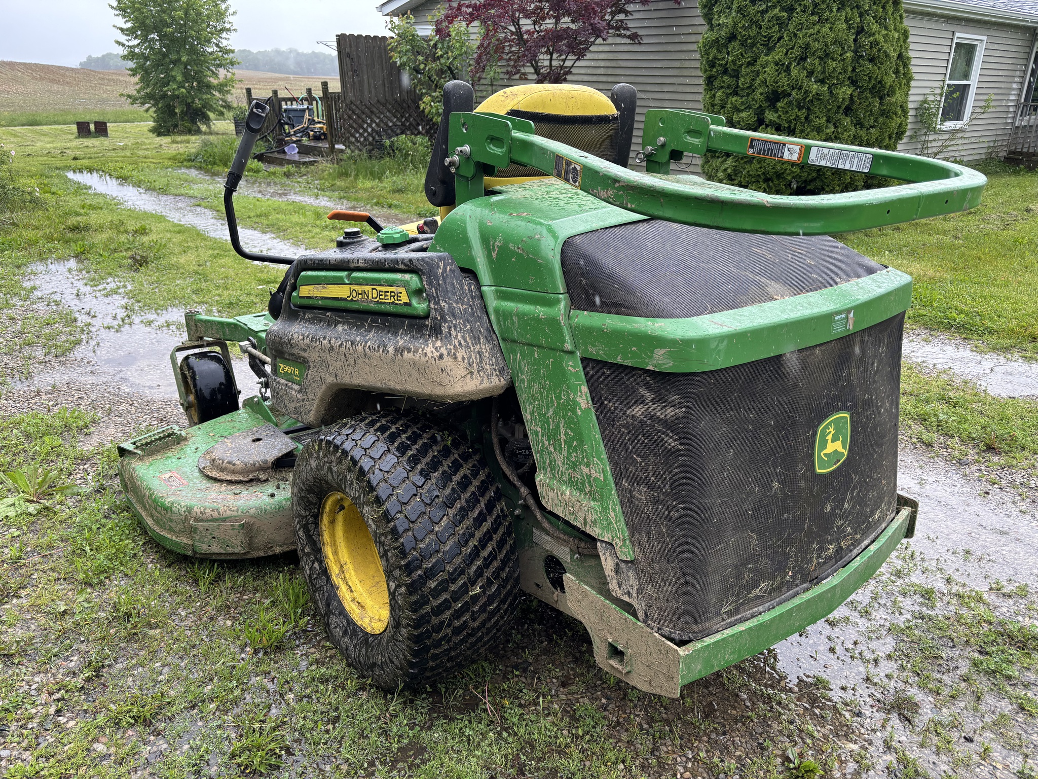 Used 2017 John Deere Z997R Zero Turn Mowers at Koenig Equipment in Urbana, OH - PhotoXL2