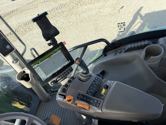 2025 John Deere 6R 155 - Photo31