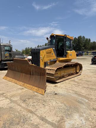 Photo of a 2023 John Deere 750L