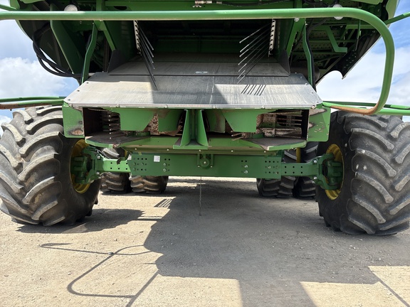 Used 2019 John Deere S780 Combines at Horizon Ag & Turf in Lloydminster, AB - Photo9
