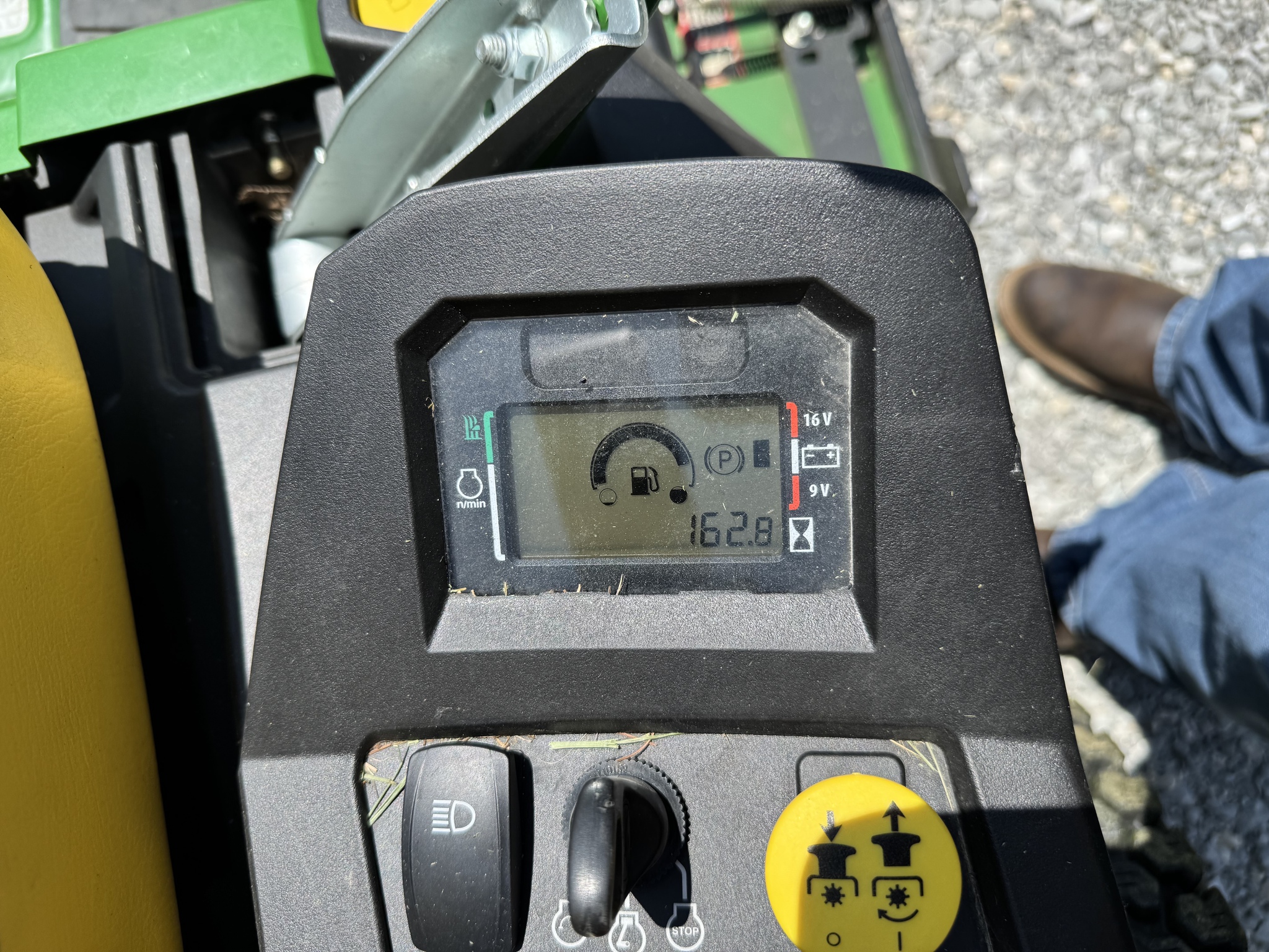 Used 2023 John Deere Z530R Zero Turn Mowers at Koenig Equipment in Urbana, OH - PhotoXL8