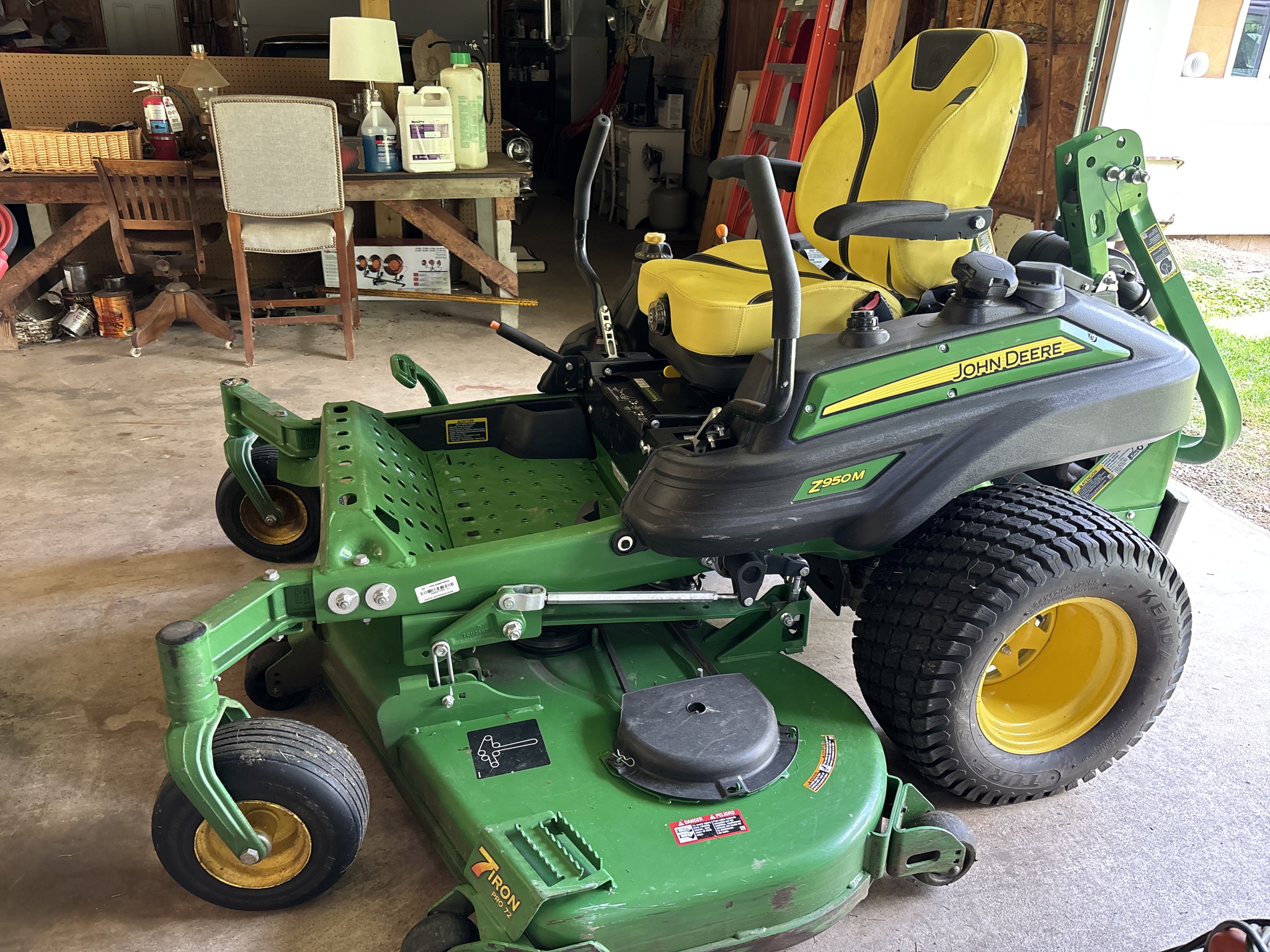 Used 2022 John Deere Z950M Zero Turn Mowers at Koenig Equipment in Urbana, OH - PhotoXL3