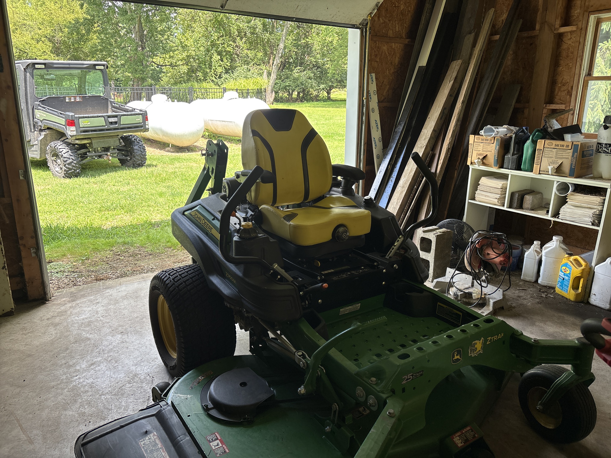 Used 2022 John Deere Z950M Zero Turn Mowers at Koenig Equipment in Urbana, OH - PhotoXL4