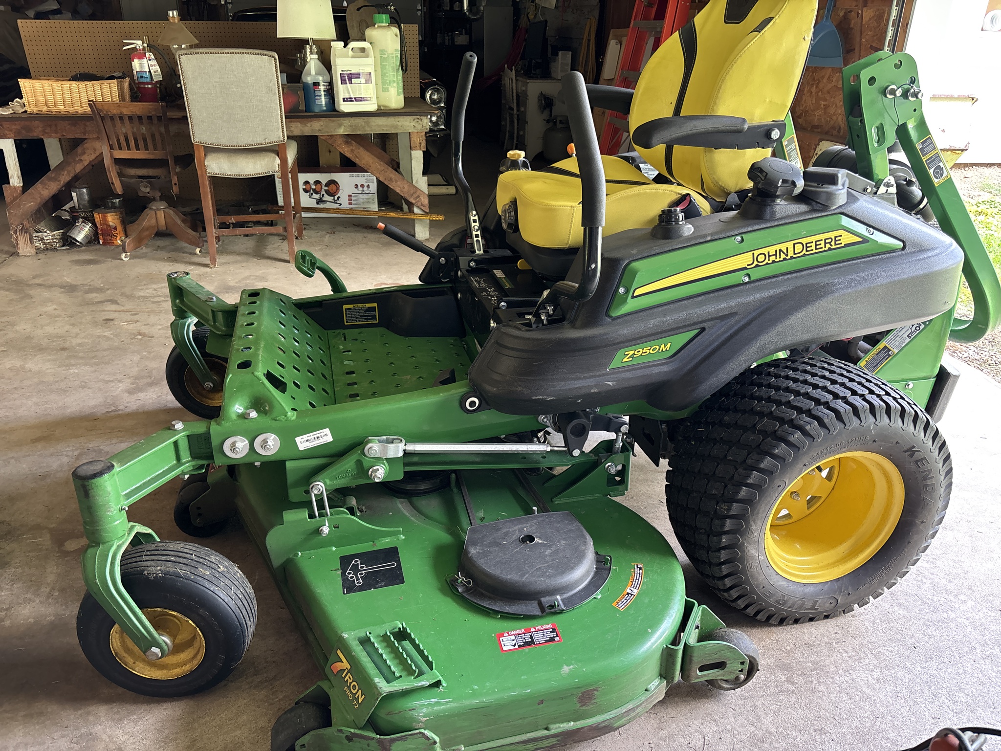 Used 2022 John Deere Z950M Zero Turn Mowers at Koenig Equipment in Urbana, OH - PhotoXL5