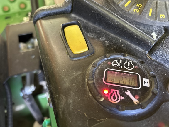 Used 2022 John Deere Z950M Zero Turn Mowers at Koenig Equipment in Urbana, OH - Photo8