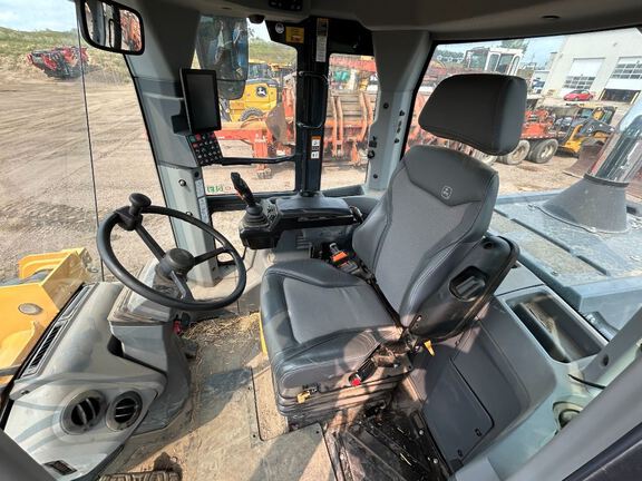 2025 John Deere 544P