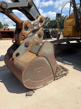 2015 John Deere 245G LC
