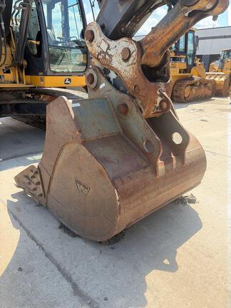 2015 John Deere 245G LC