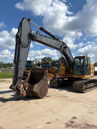 2015 John Deere 245G LC