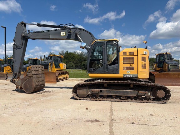 2015 John Deere 245G LC