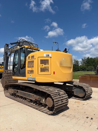 2015 John Deere 245G LC