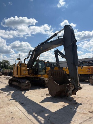 2015 John Deere 245G LC