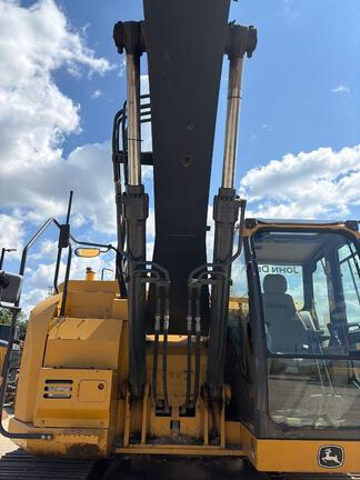 2015 John Deere 245G LC