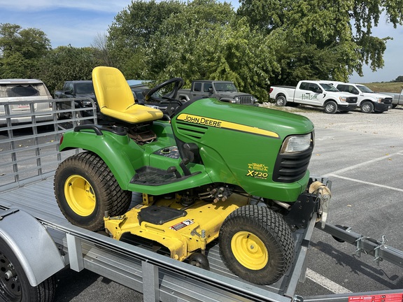 Photo of 2009 John Deere X720